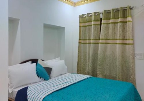Deluxe Double Room Bed