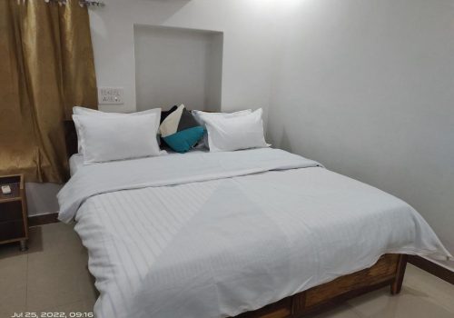 Deluxe Double Room with Balcony Bed