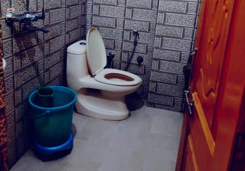 Deluxe Double Room with Balcony Toilet