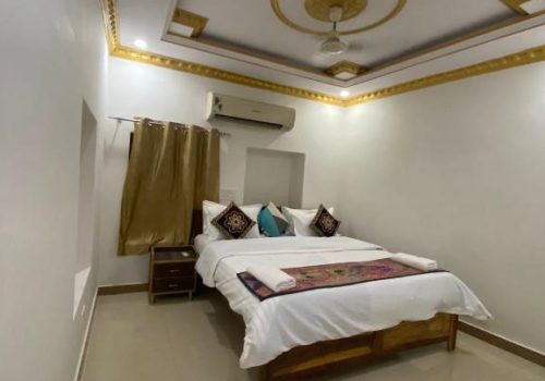 Deluxe Double Room with Extra Bed Room