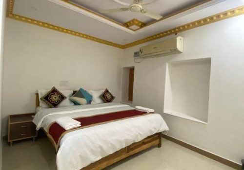 Deluxe Double Room with Extra Bed Room1